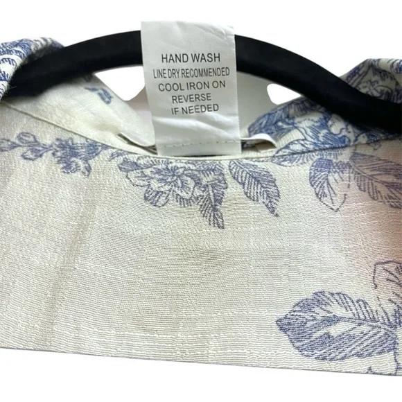 Paisley Vines Tunic Blue Floral Print Women's
Top- Size Medium - Picture 6 of 6